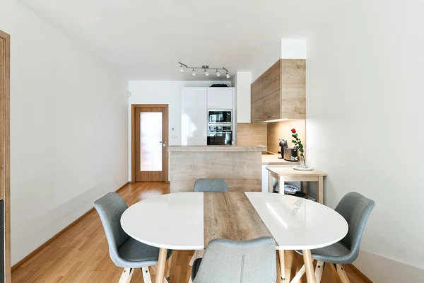 Vojenova, Libeň - Prague 8 | Rent, Apartment, Two-bedroom (3+kk), 75 m²