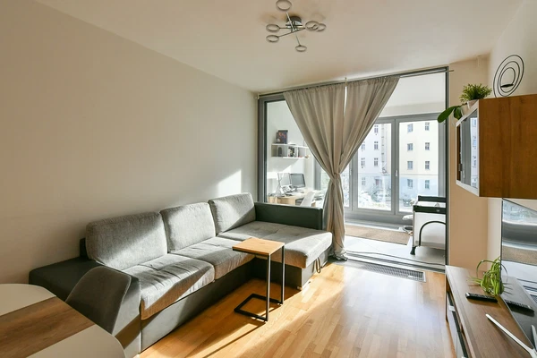 Vojenova, Libeň - Prague 8 | Rent, Apartment, Two-bedroom (3+kk), 75 m²