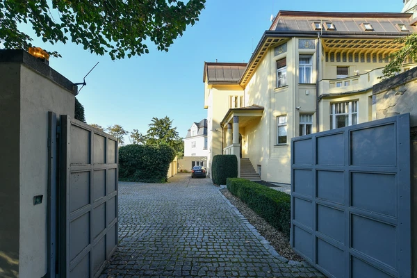 Na Zátorce, Bubeneč - Prague 6 | Rent, Office building, 902 m²