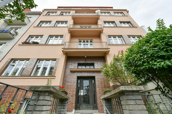 Holečkova, Smíchov - Prague 5 | Sale, Apartment, Two-bedroom (3+kk), 65 m²