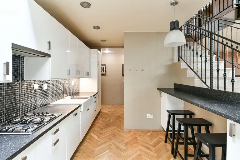 Na Valentince, Smíchov - Praha 5 | Pronájem, Byt, 4+kk, 188 m²