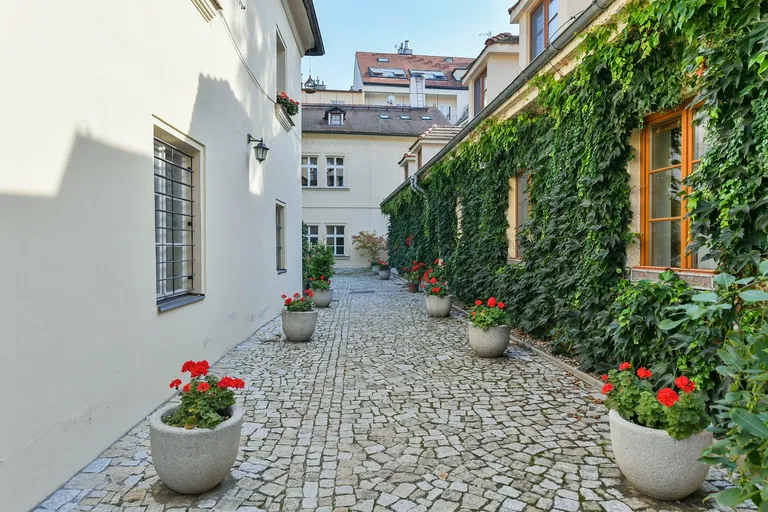 V Jirchářích, Nové Město - Prague 1 | Rent, Apartment, Three-bedroom (4+kk), 199 m²