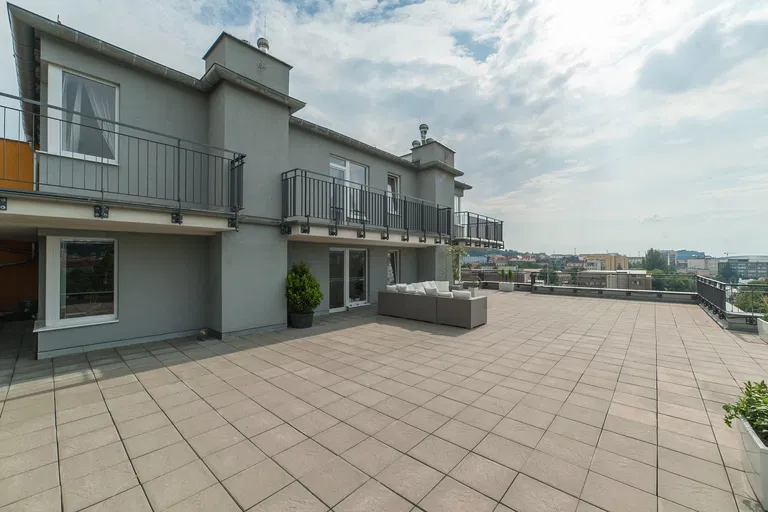 Kabešova, Vysočany - Praha 9 | Pronájem, Byt, 4+kk, 288 m²