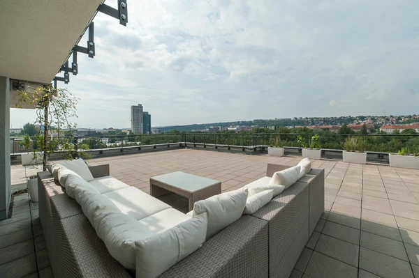 Kabešova, Vysočany - Prague 9 | Rent, Apartment, Three-bedroom (4+kk), 83 m²