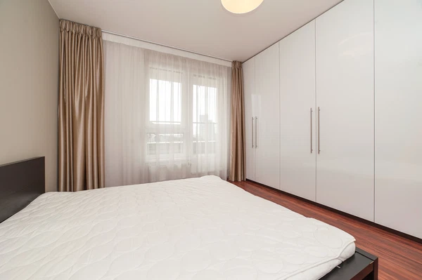 Kabešova, Vysočany - Prague 9 | Rent, Apartment, Three-bedroom (4+kk), 83 m²