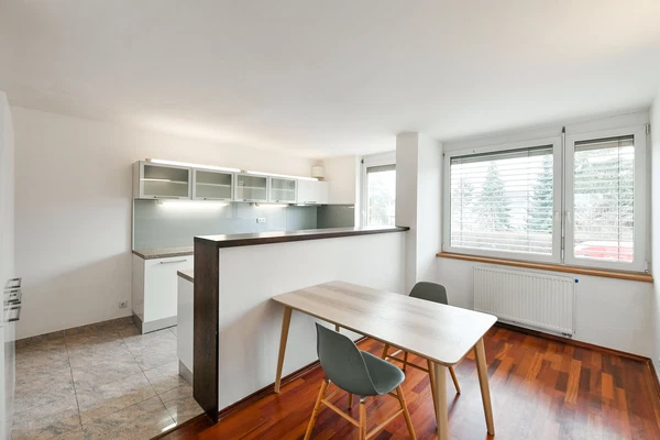 Javorová, Kobylisy - Prague 8 | Rent, House, Four-bedroom (5+kk), 237 m²