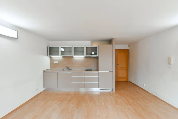 Javorová, Kobylisy - Praha 8 | Pronájem, Rodinný dům, 5+kk, 237 m²