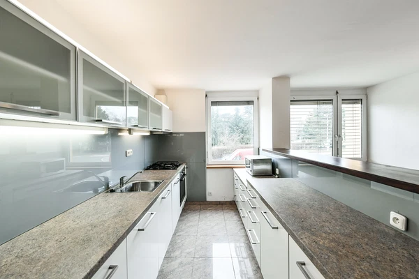 Javorová, Kobylisy - Prague 8 | Rent, House, Four-bedroom (5+kk), 237 m²