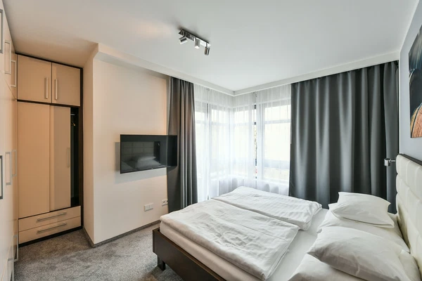 Horská, Nové Město - Prague 2 | Rent, Apartment, Three-bedroom (4+kk), 117 m²