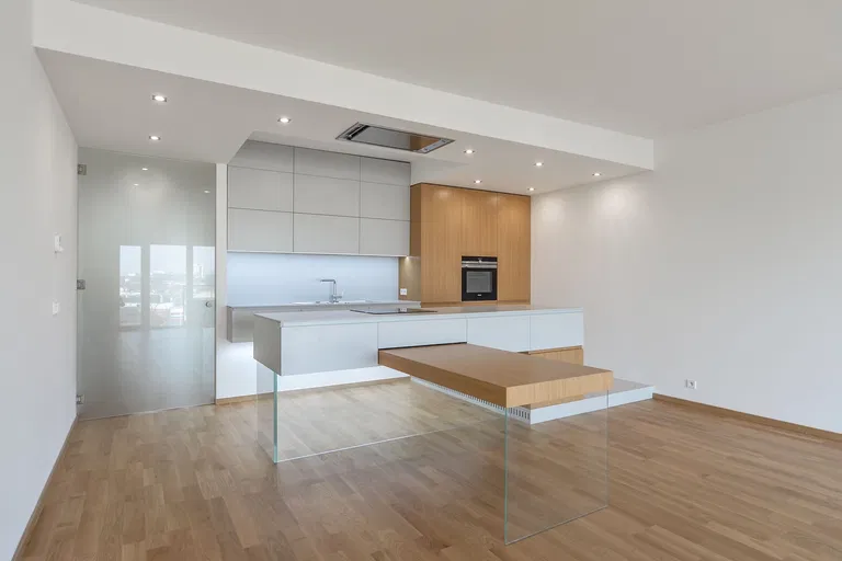 Kobrova, Smíchov - Praha 5 | Pronájem, Byt, 4+kk, 139 m²