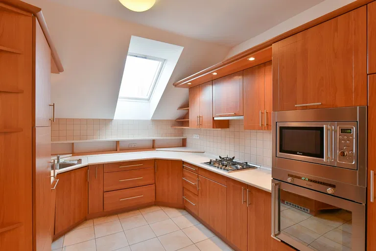 Spěšného, Roztoky - Praha-západ | Rent, House, Six-bedroom (7+1), 290 m²