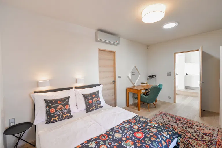 Ve Smečkách, Nové Město - Prague 1 | Rent, Apartment, Three-bedroom (4+kk), 152 m²