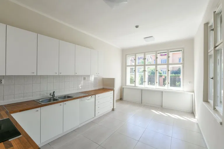 Hermelínská, Dejvice - Prague 6 | Rent, House, Five-bedroom (6+1), 170 m²