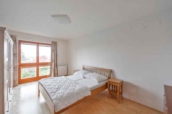 Na Hřebenech II, Podolí - Prague 4 | Rent, Apartment, Three-bedroom (4+kk), 129 m²