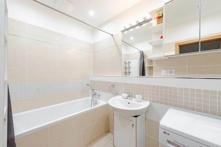 U Roháčových kasáren, Vršovice - Praha 10 | Pronájem, Byt, 2+kk, 63 m²