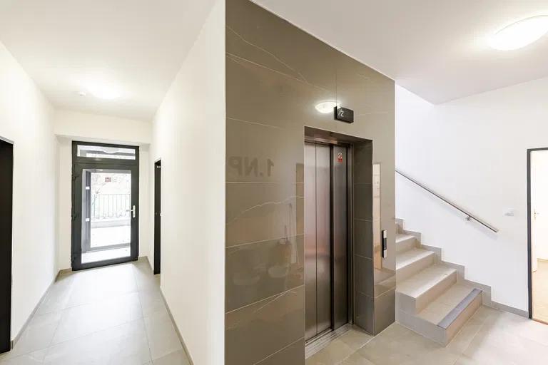 U Roháčových kasáren, Vršovice - Praha 10 | Pronájem, Byt, 2+kk, 63 m²