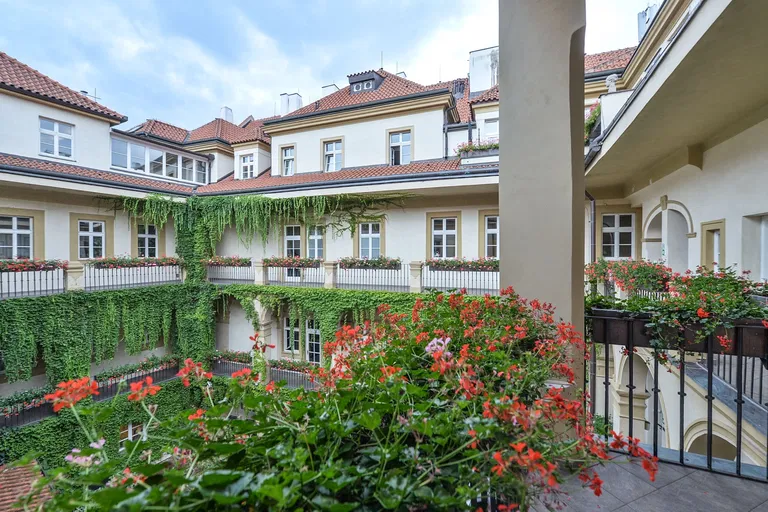 Loretánské náměstí, Hradčany - Prague 1 | Rent, Office building