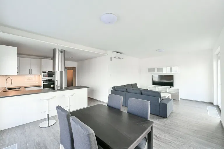 Kadečkové, Letňany - Praha 9 | Pronájem, Byt, 4+kk, 188 m²