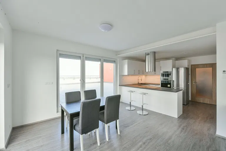 Kadečkové, Letňany - Praha 9 | Pronájem, Byt, 4+kk, 188 m²