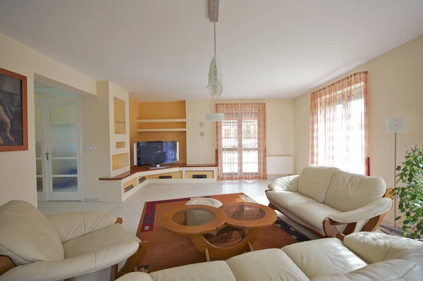 Loucká, Šeberov - Prague 4 | Rent, House, Five-bedroom (6+kk), 253 m²