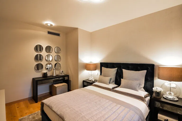 Na Hřebenkách, Smíchov - Prague 5 | Sale, Apartment, Four-bedroom (5+kk), 184 m²
