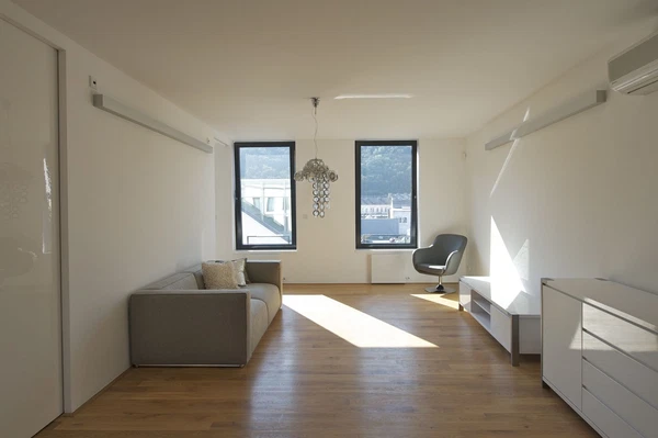 Jaromírova, Nusle - Praha 2 | Pronájem, Byt, 2+kk, 37 m²