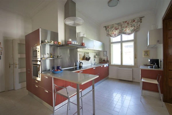 Chorvatská, Vinohrady - Prague 10 | Rent, Apartment, Three-bedroom (4+1), 136 m²