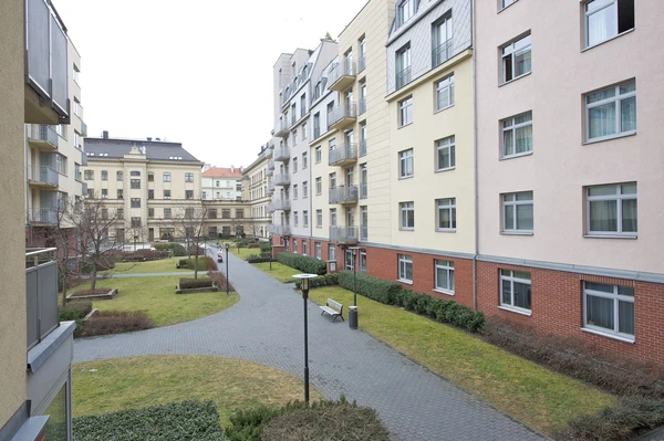 Pod Kaštany, Bubeneč - Prague 6 | Sale, Apartment, Three-bedroom (4+1), 171 m²