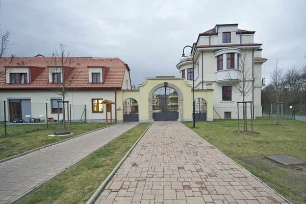 Holandská, Vršovice - Prague 10 | Rent, Apartment, One-bedroom (2+kk), 67 m²