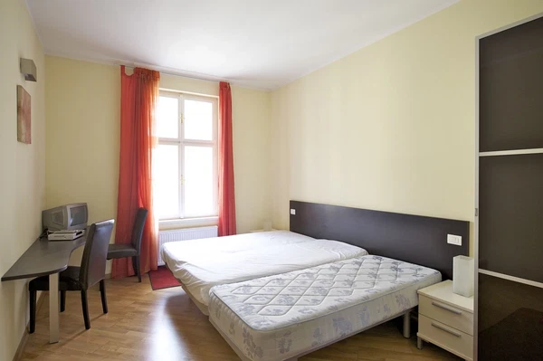 Gensovská, Dejvice - Prague 6 | Rent, Apartment, Three-bedroom (4+kk), 100 m²