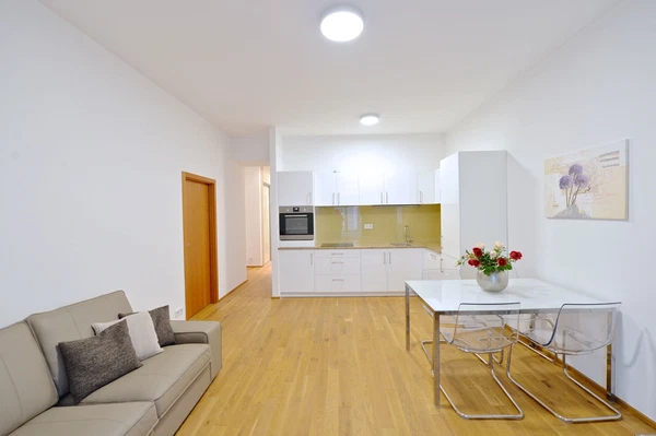 V Lučinách, Hodkovičky - Prague 4 | Rent, House, Four-bedroom (5+kk)