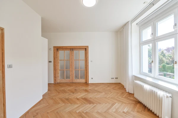 Hradešínská, Vinohrady - Prague 10 | Rent, Apartment, Three-bedroom (4+1), 120 m²