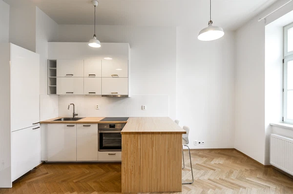 Korunovační, Bubeneč - Praha 7 | Pronájem, Byt, 2+kk, 42 m²