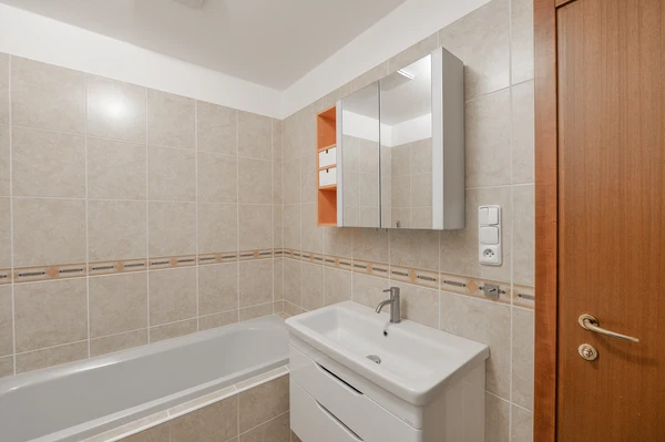 Podvinný mlýn, Libeň - Praha 9 | Pronájem, Byt, 3+kk, 74 m²