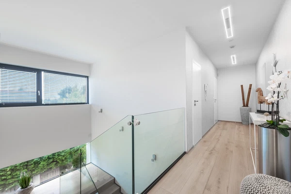 Pod Viaduktem, Stodůlky - Prague 5 | Sale, House, Five-bedroom (6+kk)