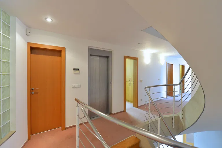 Na Pískách, Dejvice - Prague 6 | Rent, House, Nine-bedroom (10+1), 830 m²