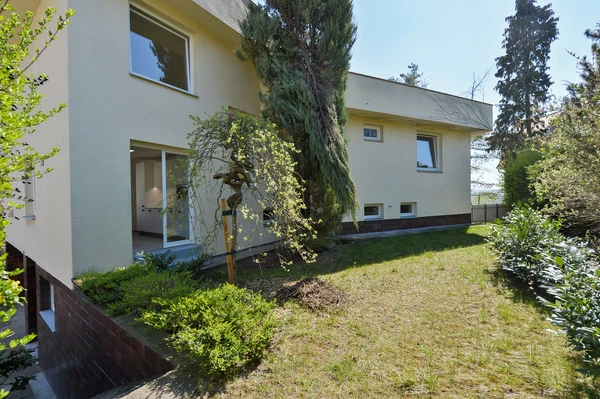 Nad Pomníkem, Hlubočepy - Prague 5 | Rent, House, Five-bedroom (6+kk)