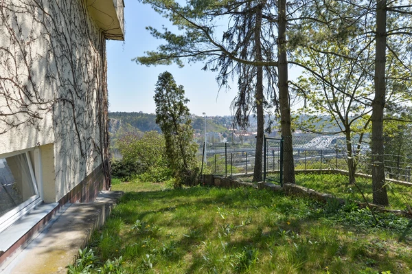 Nad Pomníkem, Hlubočepy - Prague 5 | Rent, House, Five-bedroom (6+kk)