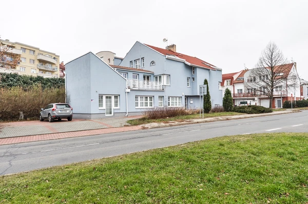 Stulíková, Kyje - Prague 9 | Sale, Apartment building, 476 m²