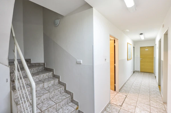 Stulíková, Kyje - Prague 9 | Sale, Apartment building, 476 m²