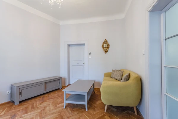 Maltézské náměstí, Malá Strana - Praha 1 | Pronájem, Byt, 2+1, 52 m²