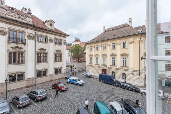 Maltézské náměstí, Malá Strana - Praha 1 | Pronájem, Byt, 2+1, 52 m²