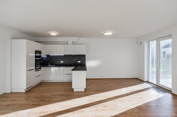 Miřetická, Písnice - Prague 4 | Rent, House, Five-bedroom (6+kk)