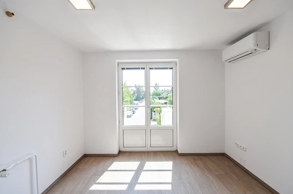 Milíčovská, Újezd u Průhonic - Prague 4 | Rent, Apartment, Three-bedroom (4+kk), 95 m²