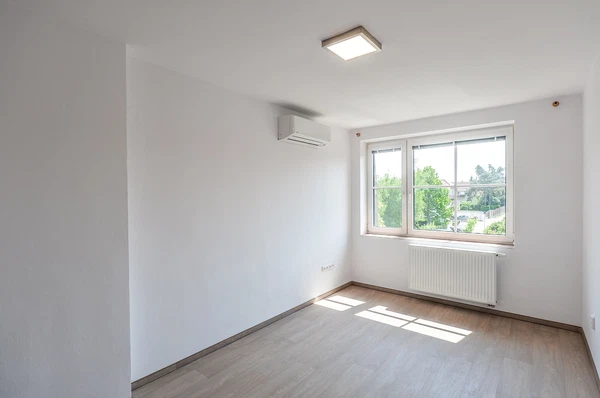 Milíčovská, Újezd u Průhonic - Prague 4 | Rent, Apartment, Three-bedroom (4+kk), 95 m²