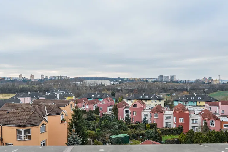 Za Kovárnou, Dolní Měcholupy - Praha 10 | Pronájem, Byt, 5+kk, 235 m²