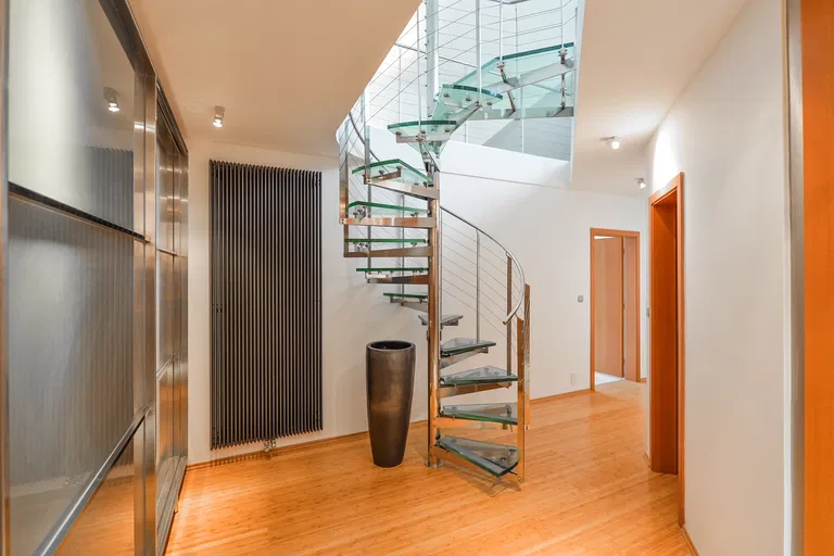 Za Kovárnou, Dolní Měcholupy - Praha 10 | Pronájem, Byt, 5+kk, 235 m²