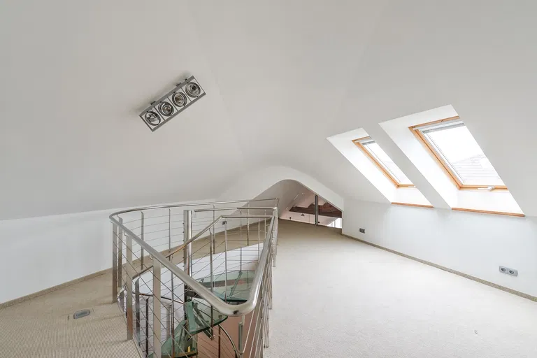 Za Kovárnou, Dolní Měcholupy - Praha 10 | Pronájem, Byt, 5+kk, 235 m²