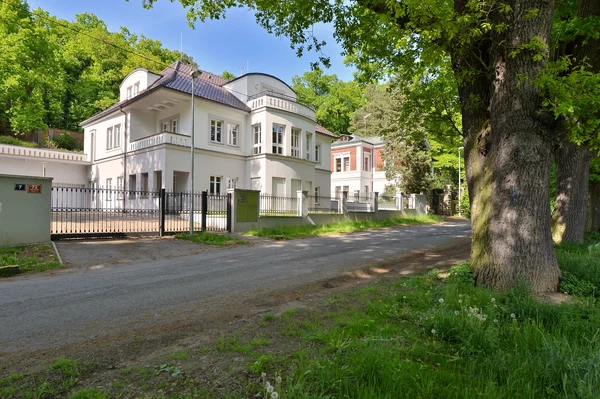 V Lučinách, Hodkovičky - Prague 4 | Sale, House, Seven-bedroom (8+1)