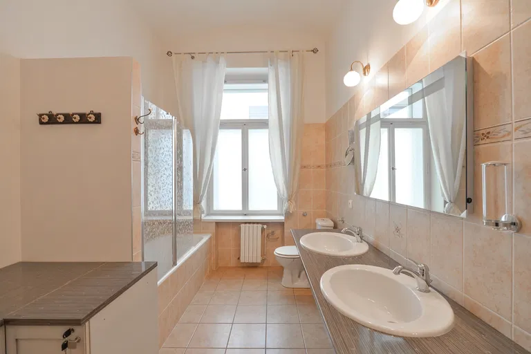 Senovážné náměstí, Nové Město - Praha 1 | Pronájem, Byt, 2+1, 76 m²